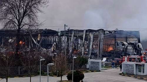 Τρίκαλα: Τρεις γυναίκες νεκρές από τη μεγάλη φωτιά στο εργοστάσιο της Βιολάντα [εικόνες - βίντεο]