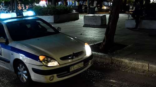 Συναγερμός στον Άγιο Δημήτριο: Αγρια συμπλοκή ανηλίκων έξω από εμπορικό κέντρο με τρεις τραυματίες