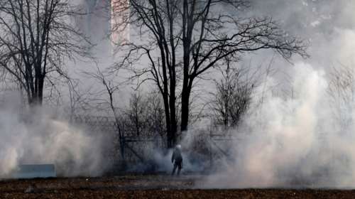 Εκκενώθηκαν καταυλισμοί στην Αδριανούπολη - Νέα ένταση στα σύνορα, ρίχνουν χημικά οι Τούρκοι