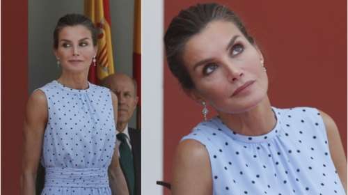 Βασίλισσα Λετίσια: Πανέμορφη με ονειρικό γαλάζιο πουά φόρεμα που τόνιζε το μαύρισμά της