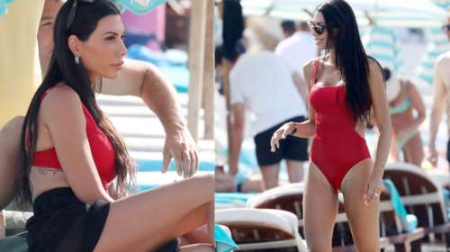 Ιωάννα Μπούκη: Έδειξε το αψεγάδιαστο κορμί της με κόκκινο cut out ολόσωμο μαγιό στη Μύκονο