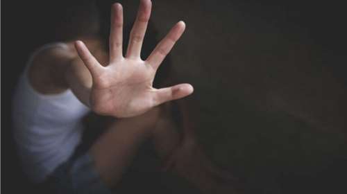 Φρίκη στην Ηλιούπολη: Καθηγητής συνελήφθη για σεξουαλική κακοποίηση 14χρονης - Μηνύματα για ραντεβού στο αμάξι