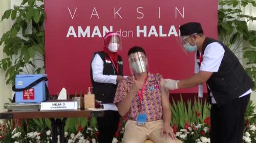 Κορονοϊός: Στην Ινδονησία πρώτοι εμβολιάζονται οι influencers - Πού στηρίζεται το σκεπτικό της κυβέρνησης