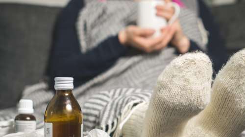 Ερχεται τριπλό κοκτέιλ ιών του αναπνευστικού: Για ποιους είναι ανησυχητική η συνύπαρξη κορονοϊού, γρίπης και RSV