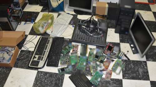 Σπείρα ανηλίκων είχε "γδύσει" ολόκληρο σχολείο στη Φωκίδα – Με λάπτοπ και tablet στα σπίτια τους