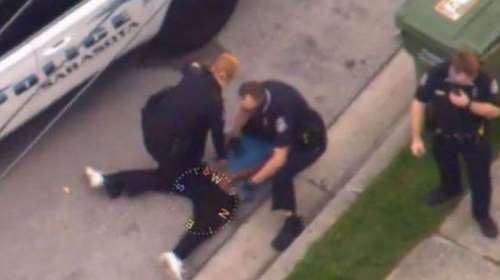 ΗΠΑ: Νέο βίντεο με βία αστυνομικού εναντίον Αφροαμερικανού - Τον πιέζει με το γόνατο στον λαιμό