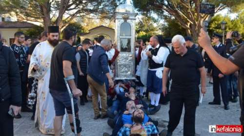 Γιορτάζει η Κεφαλονιά: Πλήθος πιστών στο σκήνωμα του Άγιου Γερασίμου [εικόνες - βίντεο]