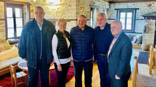 Κώστας Καραμανλής: Στο Πωγώνι για Πάσχα ο Κώστας Καραμανλής και η Νατάσα Παζαΐτη [Εικόνες]