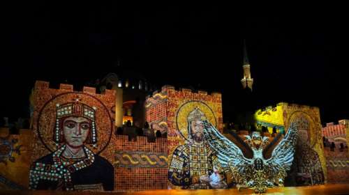 Ρεσιτάλ προκλήσεων στη φιέστα Ερντογάν - Κοράνι μέσα στην Αγία Σοφία και &quot;κανονιές&quot; σε τείχος με Αγίους [Βίντεο + εικόνες]