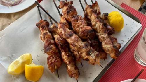 Σουβλάκι ή καλαμάκι; - Ο πρέσβης Τζορτζ Τσούνης πήρε θέση για την αιώνια κόντρα Αθήνας - Θεσσαλονίκης