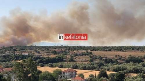 Μεγάλη φωτιά στην Κεφαλονιά - Εκκενώνονται τρία χωριά, μήνυμα από το 112 - Μεταβαίνουν από Κυλλήνη 22 πυροσβέστες και πεζοπόρο