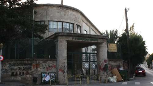 Ρόδος: Ανεκδιήγητες δικαιολογίες του Νορβηγού που έβαλε αγγελία σε σχολείο και αναζητούσε κορίτσια με μπικίνι