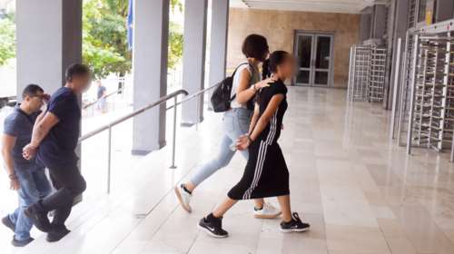 Θεσσαλονίκη: Προθεσμία για να απολογηθεί πήρε το ζευγάρι που κακοποιούσε σεξουαλικά τη 10χρονη κόρη της γυναίκας