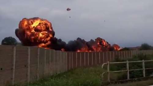 Τραγωδία στην Ιταλία: Συνετρίβη ακροβατικό αεροσκάφος - Κομμάτια του σκότωσαν 5χρονο κοριτσάκι [βίντεο]