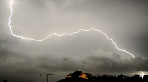 Μαρουσάκης: Λαίλαπα κεραυνών πλήττει το Αιγαίο - Ερχεται νέο κύμα κακοκαιρίας το Σαββατοκύριακο