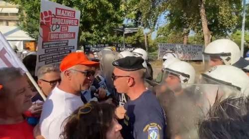 Αρχισε το &quot;πάρτι&quot; στη ΔΕΘ: Ένταση και σπρωξίματα μεταξύ ΜΑΤ και υγειονομικών σε πορεία διαμαρτυρίας [βίντεο]