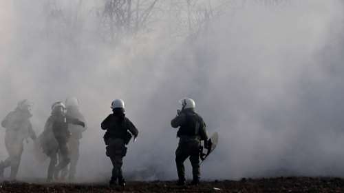 Νέα επεισόδια στον Έβρο - Πέτρες και δακρυγόνα από την τουρκική πλευρά [Βίντεο]