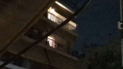 Νέα Ιωνία: Άνδρας πετούσε μολότοφ από το μπαλκόνι και απειλούσε ότι θα αυτοκτονήσει [βίντεο]