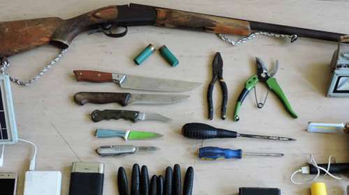 Οπλισμένος και επικίνδυνος: Σοκάρουν τα ευρήματα από τη σύλληψη του 47χρονου &quot;δράκου του Κάβου&quot; [εικόνες-βίντεο]