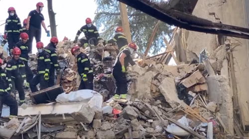 Κατάρρευση κτιρίου στη Γεωργία: Παγιδευμένοι στα συντρίμμια 15 άνθρωποι - Μάχη με τον χρόνο από τους διασώστες [βίντεο]