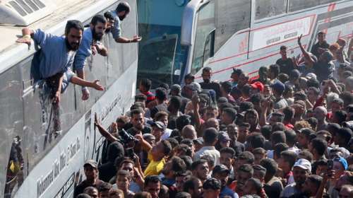 Ραμάλα: Ξέσπασμα χαράς στην άφιξη λεωφορείων που μεταφέρουν τους απελευθερωθέντες Παλαιστινίους [εικόνες - βίντεο]