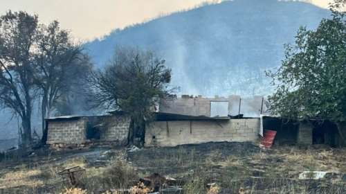 Υπό έλεγχο η πυρκαγιά στη Μακρακώμη - Σώθηκαν σπίτια, κάηκαν ποιμνιοστάσια με ζώα [εικόνες]