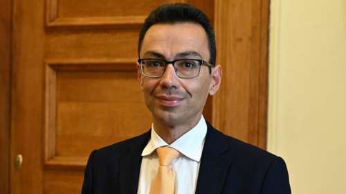 Ο καθηγητής διεθνούς πολιτικής Σωτήρης Σέρμπος σε θέση συμβούλου στο ΠΑΣΟΚ-ΚΙΝΑΛ