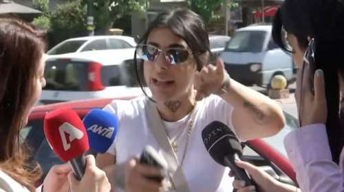 Super Κική: Απίστευτη επίθεση στους δημοσιογράφους - &quot;Ρε είστε τρελοί; Είστε παλαβοί; Βρείτε μια κανονική δουλειά&quot; [βίντεο]