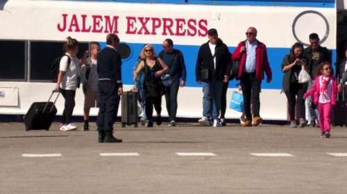 Κύματα Τούρκων επισκεπτών στα νησιά του Βορείου Αιγαίου για το Μπαϊράμι