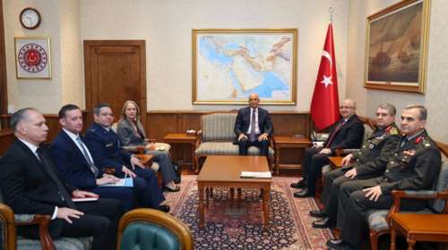 "Πρεσβευτής ή αποικιακός κυβερνήτης;": Σάλος στην Τουρκία για φωτογραφία του πρέσβη την ΗΠΑ στο υπ. Άμυνας