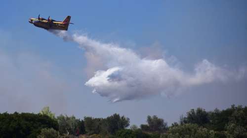 Πυρκαγιά στην Τζια: Επιτόπου επίγειες και εναέριες δυνάμεις της Πυροσβεστικής