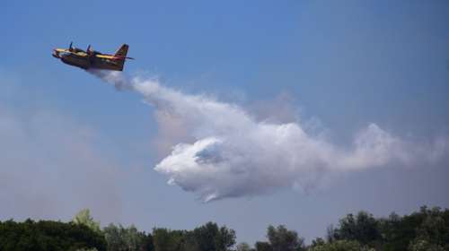 Φωτιά στη Νεάπολη Αγρινίου σε γεωργική έκταση - Σηκώθηκαν εναέρια μέσα