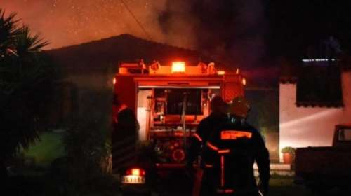 Θρίλερ στους Άγιους Θεόδωρους: Γυναίκα βρέθηκε νεκρή σε ρέμα - Το σπίτι της είχε τυλιχθεί στις φλόγες τα ξημερώματα