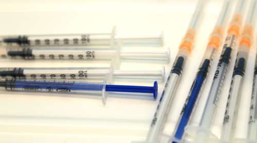 Καθυστερούν απελπιστικά οι εμβολιασμοί σε όλη την Ευρώπη φέρνοντας νέα lockdown - Τι συμβαίνει