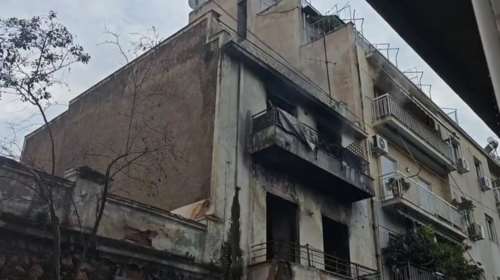 Μεταξουργείο: Φωτιά σε ακατοίκητο κτίριο - Κλειστή η οδός Ελευσινίων [βίντεο]