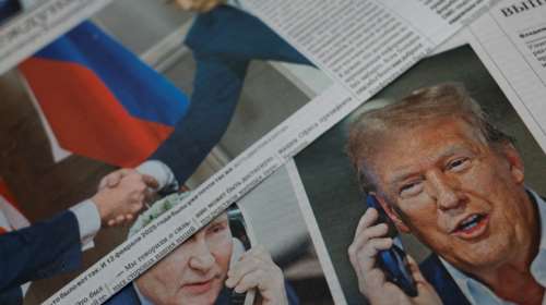 Δημοσκόπηση Reuters: Πάνω από τους μισούς Αμερικανούς ανησυχούν που ο Τραμπ &quot;ευθυγραμμίζεται στενά&quot; με τη Ρωσία