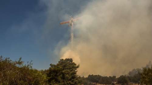 Φωτιές: Συνεχείς αναζωπυρώσεις στη Ρόδο και κατάσταση έκτακτης ανάγκης - Καταγγελία για εμπρησμό στην Κέρκυρα
