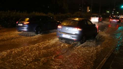 Κακοκαιρία: Ισχυρή καταιγίδα στην Αθήνα - Άνοιξαν οι ουρανοί