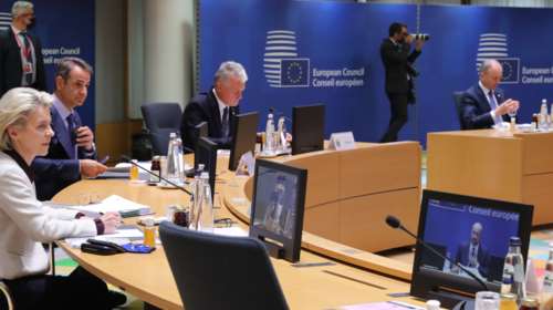 Σύνοδος Κορυφής: Περιορισμοί στα ταξίδια στην ΕΕ αν &quot;ξεφύγουν&quot; οι μεταλλάξεις - Γρηγορότερους εμβολιασμούς θέλουν οι &quot;27&quot;