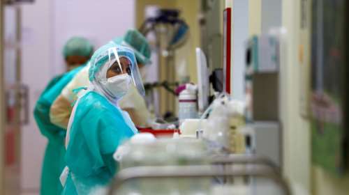 Μετά τους ιδιώτες, ακόμη και συνταξιούχοι γιατροί επιστρατεύονται στα νοσοκομεία