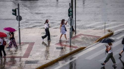 Καιρός: Βροχές και μπόρες το Μεγάλο Σάββατο σχεδόν σε όλη τη χώρα – Βελτίωση την Κυριακή του Πάσχα