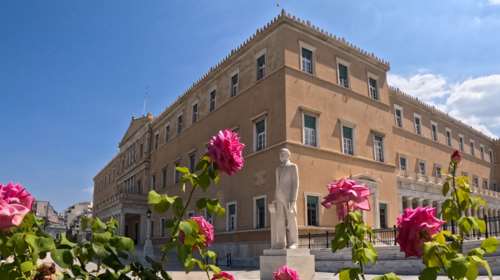 Κατατίθεται το προσχέδιο του προϋπολογισμού για το 2026: Ανάπτυξη 2,4% και χρέος 137,5% του ΑΕΠ, το χαμηλότερο από το 2010