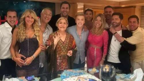 Τάκης Ζαχαράτος: Τα λαμπερά γενέθλια με Μαρινέλλα, Μαριάννα Λάτση και Μαρία Βερνίκου [Βίντεο]