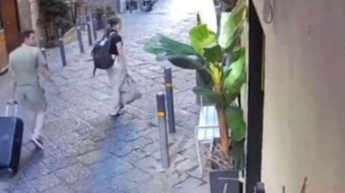 Τραγωδία με τουρίστρια στη Νάπολη: Αγαλμα έπεσε από μπαλκόνι και τη σκότωσε - Ερευνα αν το έριξαν παιδιά [βίντεο]