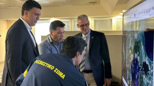Ακόμη 3 αμερικανικά Chinook ρίχνονται στη μάχη με τις φωτιές: Συνάντηση Κικίλια με τον Αμερικανό πρέσβη [εικόνες]
