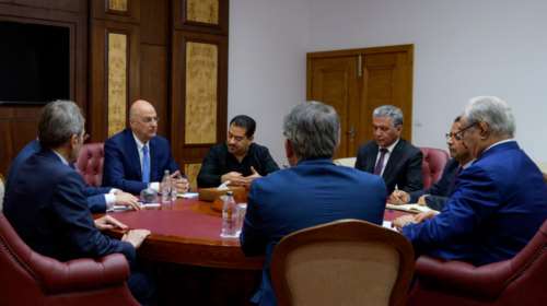 Συνάντηση Δένδια με τον στρατάρχη Χαφτάρ στη Βεγγάζη: Ξεκάθαρη καταδίκη του τουρκολιβυκού μνημονίου