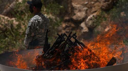PKK: Άρχισε ο αφοπλισμός της οργάνωσης - Τελετή στη Σουλαϊμανίγια του Ιράκ