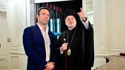 Αμηχανία στον ΣΥΡΙΖΑ για το "θαύμα" στη βάφτιση Κασσελάκη: Ο σταυρός από λάδι και η προφητεία του Αγίου Τσαλίκη