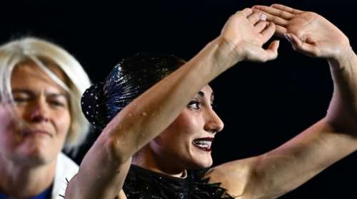 Στην κορυφή του κόσμου η Ευαγγελία Πλατανιώτη: Έγραψε ιστορία στην Ντόχα, χρυσό μετάλλιο στην καλλιτεχνική κολύμβηση