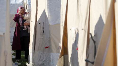 Αχτίδα αισιοδοξίας στην Τουρκία: Βρέφος 2 μηνών βγήκε ζωντανό από τα συντρίμμια – Άλλα δύο παιδιά σώθηκαν [βίντεο]